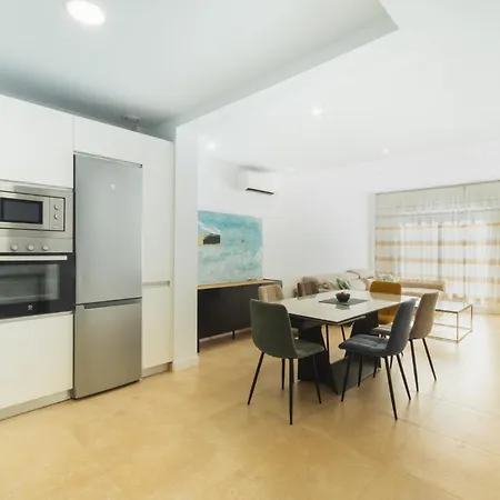 Lujoso Con Jardin Privado A 300 Metros De La Playa