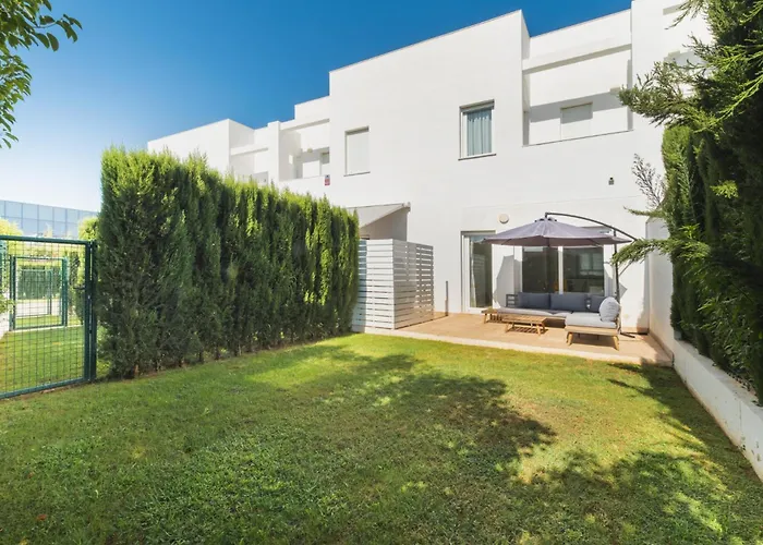 Lujoso Con Jardin Privado A 300 Metros De La Playa