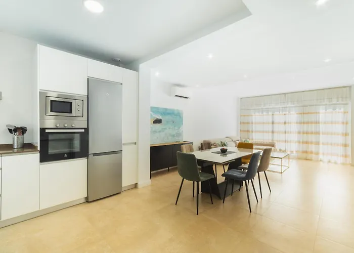 Lujoso Con Jardin Privado A 300 Metros De La Playa