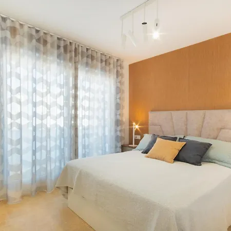 Lujoso Con Jardin Privado A 300 Metros De La Playa