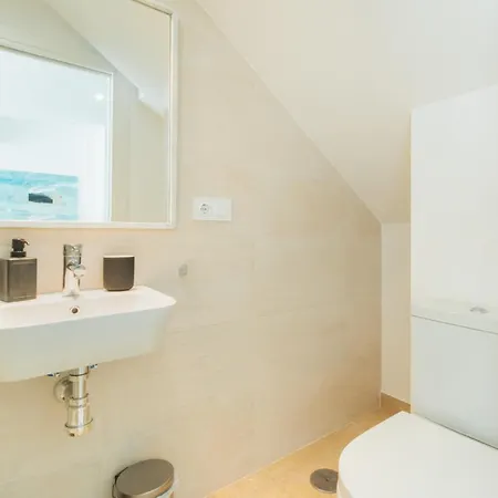 Lujoso Con Jardin Privado A 300 Metros De La Playa Tatil Evi